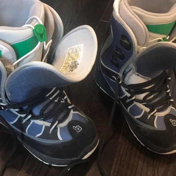 Burton Women’s Freestyle Snowboard boots - Picture 3 of 8